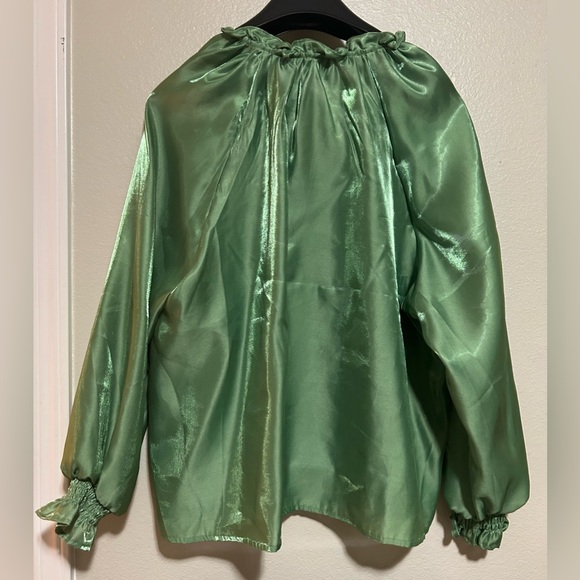 NWOT SHEIN curve Green shimmery raglan long sleeve blouse w/ tie-size 1xl - Picture 2 of 8